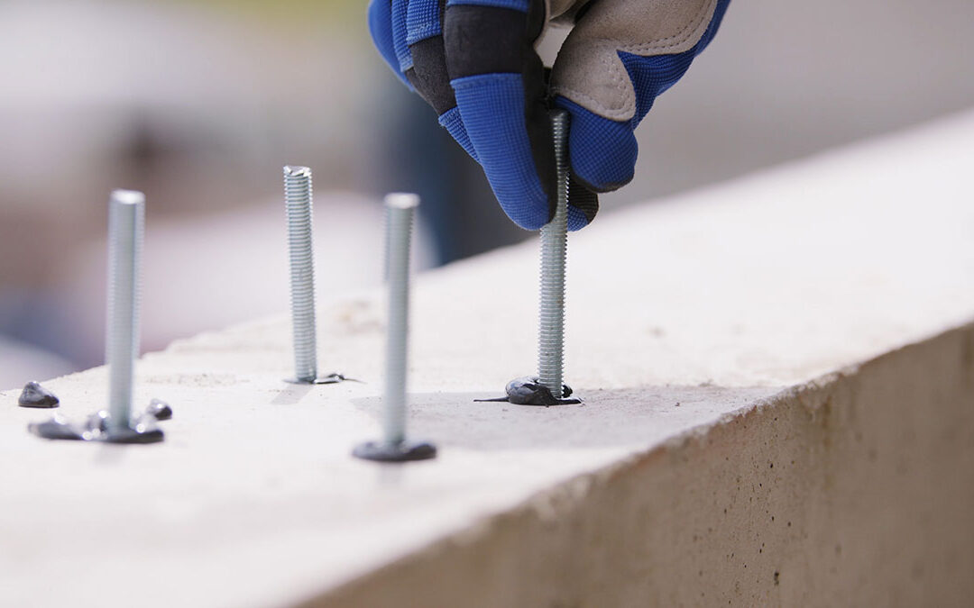 Którą kotwę chemiczną Rawlplug wybrać? Praktyczny przewodnik dla wykonawców